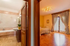The Rosa's Luxury House - Image 5