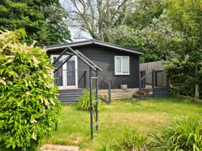 Little House in The Garden - Image 2
