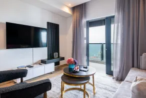 Gorgeous One Bedroom Oceans - Image 3