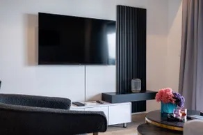 Gorgeous One Bedroom Oceans - Image 2