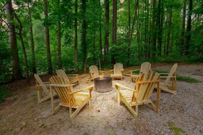 Luxe Modern Retreat - Large Groups (2 King/3 Qns) - Image 4