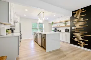 Luxe Modern Retreat - Large Groups (2 King/3 Qns) - Image 5