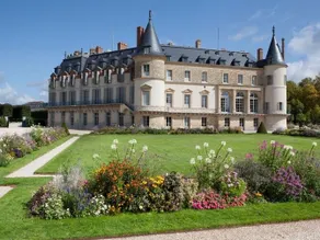 In the heart of the city near the Château - Image 4