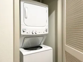 2b2b APT in DJ plaza area - Image 4