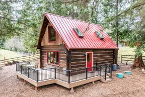 Rocking V Horse Cabin at Valentine Farms - Image 5