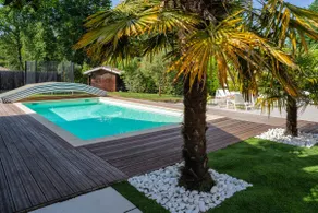 Large family home, pool - Image 2