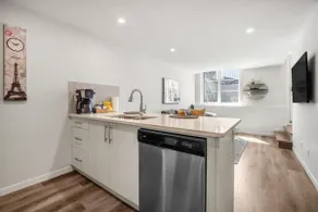 Rockland Oasis: 1BR + Parking - Image 3