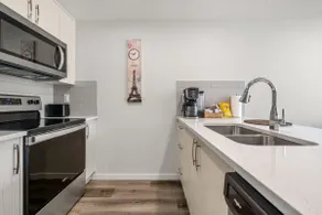 Rockland Oasis: 1BR + Parking - Image 5