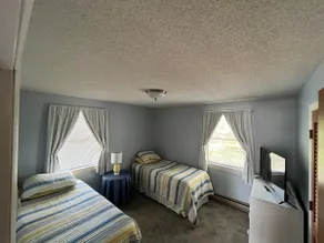 Quiet Cottage with Beach Pass - Image 2