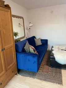 Liz’s clean comfortable studio - Image 2