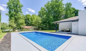 The Pool House Oasis 10 min from BravesTruist park - Image 2
