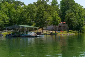 Lakeshore Oasis - Image 5