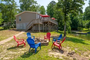 Lakeshore Oasis - Image 2