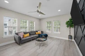 Stunning Getaway in Downtown & Midtown - Image 3