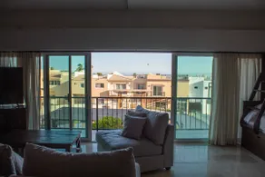 113 Big Town House For Family W Pool - Image 2