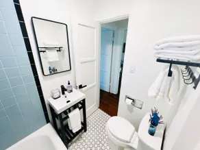 Stylish 1Br Retreat With Garage AC Close 2 Everything - Image 4