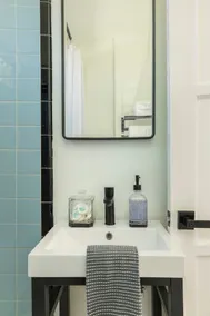 Stylish 1Br Retreat With Garage AC Close 2 Everything - Image 5