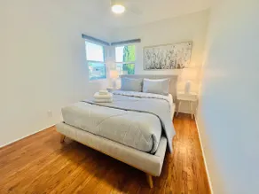Stylish 1Br Retreat With Garage AC Close 2 Everything - Image 2