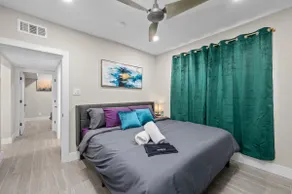 Amazing Getaway in Downtown - Image 4