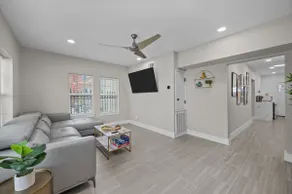 Amazing Getaway in Downtown - Image 2