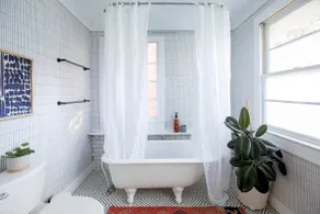 Stylish Midcentury Studio in Trendy Park Circle - Image 3