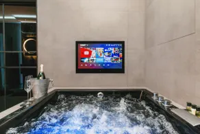 Luxury City Centre Oasis - Lux Spa Bath - Romantic - Image 4