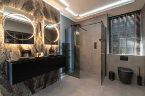 Luxury City Centre Oasis - Lux Spa Bath - Romantic - Image 5