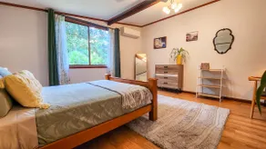 Leafy green guesthouse with pool - Image 4