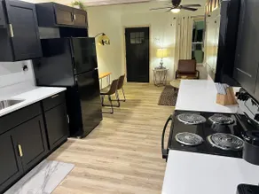 EV Charging 2 Bedroom near Downtown Monroeville - Image 3