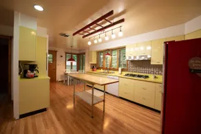 Trail Access - Large 3 Bedroom Home with garage - Image 4