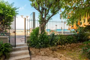 [House by the Sea] Garage & Private Garden - Image 4