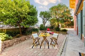 [House by the Sea] Garage & Private Garden - Image 3