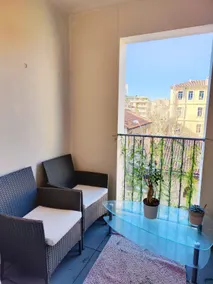Terrace with a view of the Bonne Mère in the city center - Image 5