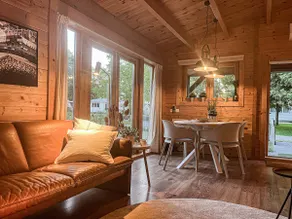 Luxurious and spacious chalet with air conditioning at Leekstermeer - Image 2