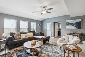 7min from IAH @Houston Luxury 4BR w/ patio - Image 4