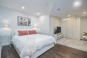 Cozy apartment w/Wi-Fi + parking - Image 5