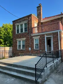 Castle style red brick house - Image 3