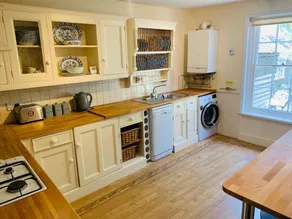 4 Bed 17th century Coach House - Image 2