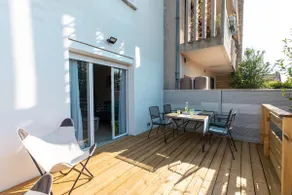 T3 with Terrace & Garden Close to Train Station - Image 4