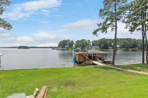 5 Bdrm, 12 Bed w/ Stunning Waterfront Views on LKG - Image 2