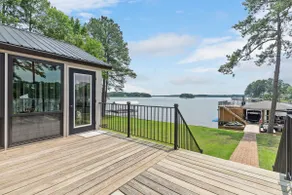 5 Bdrm, 12 Bed w/ Stunning Waterfront Views on LKG - Image 4