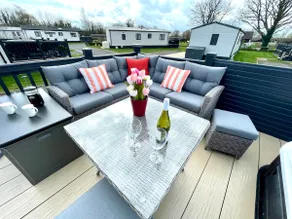 Meadow View Hot tub lodge, Free Hoburne passes - Image 2