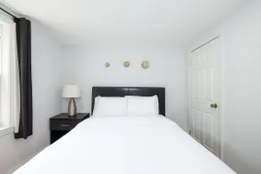Economy 2 Bed w/ Free Parking | Peapod Rentals 88 - Image 2