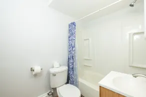 Economy 2 Bed w/ Free Parking | Peapod Rentals 88 - Image 5