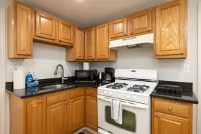 Economy 2 Bed w/ Free Parking | Peapod Rentals 88 - Image 3