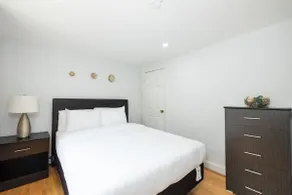 Economy 2 Bed w/ Free Parking | Peapod Rentals 88 - Image 4