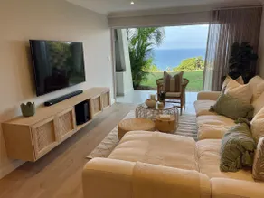 Luxurious 3 Bedroom Apartment with Amazing Views - Image 2
