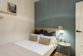 Stunning 3-Bedroom near City Center & Beach - Image 5