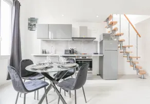 ® L'Urbain: Beautiful Mezzanine / Air Conditioning - Image 2