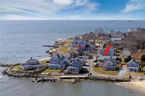 Charming Westbrook Cottage, Steps to Private Beach - Image 3